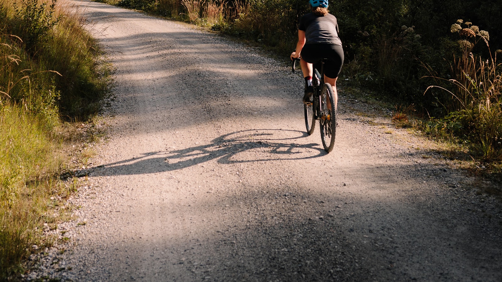 Adding sealant to a tubeless tyre